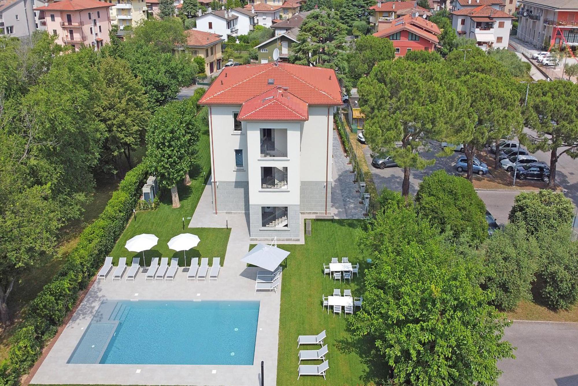 Villa Caterina Apartments By Wonderful Italy Дезенцано-дель-Гарда Екстер'єр фото