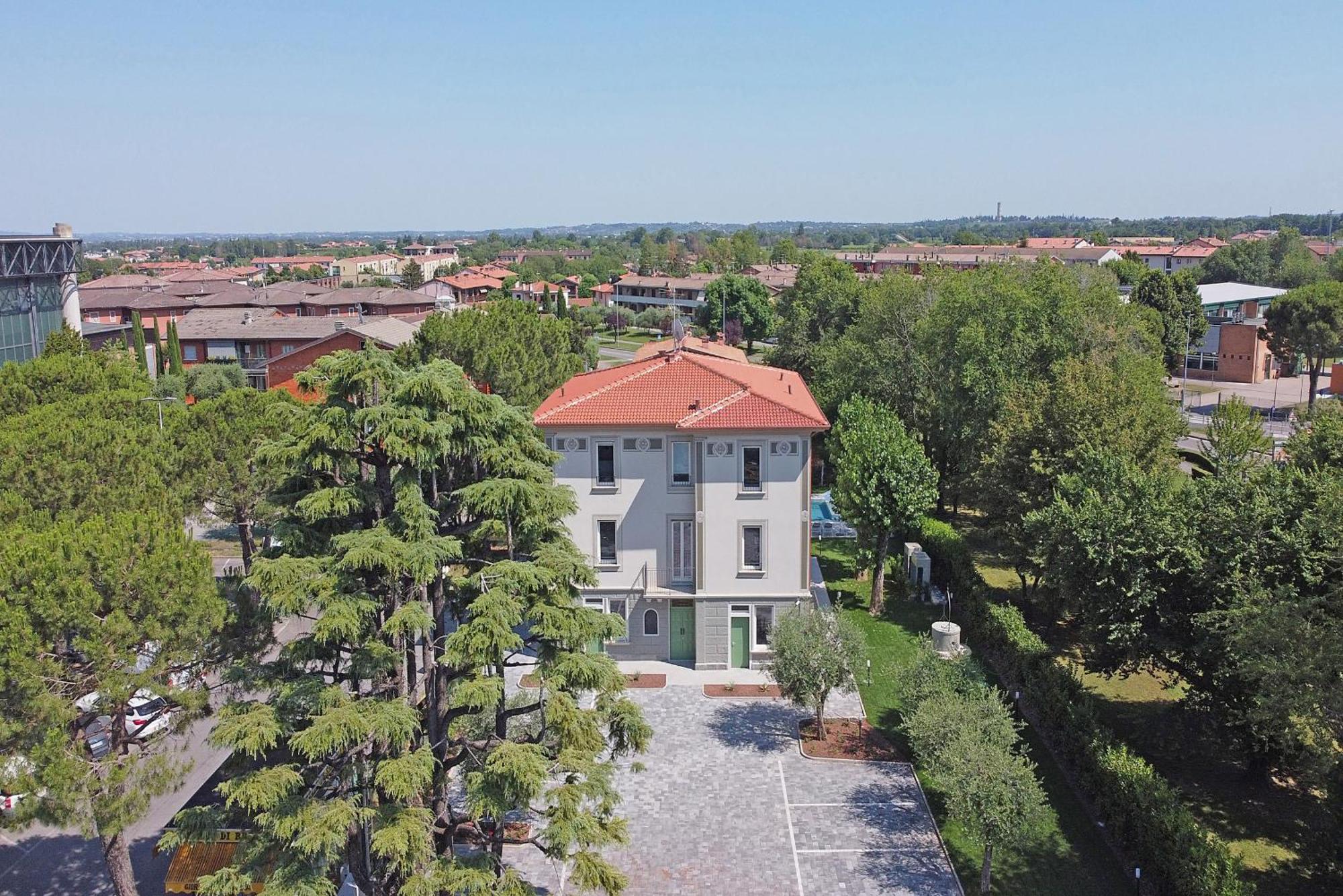 Villa Caterina Apartments By Wonderful Italy Дезенцано-дель-Гарда Екстер'єр фото