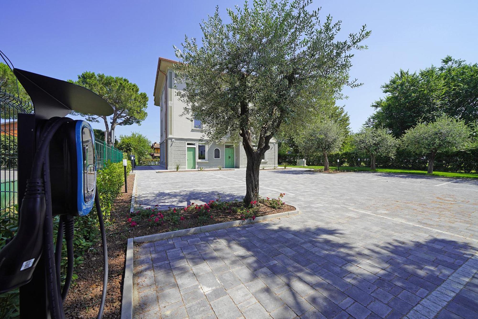 Villa Caterina Apartments By Wonderful Italy Дезенцано-дель-Гарда Екстер'єр фото